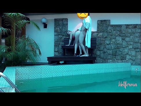 ❤️ Boss invitéiert Déngschtmeedchen an de Pool, mee konnt net engem waarm widderstoen ☑ Qualitéit Porno bei eis ❌